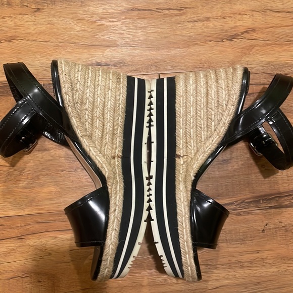 Sandals - Picture 2 of 8